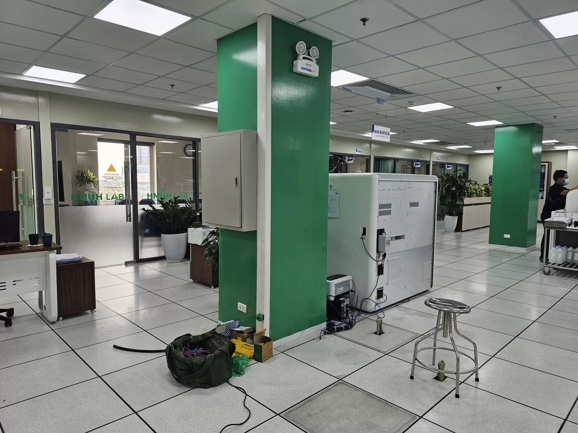 Lắp đặt máy nén khí, hệ lọc nước RO, bv Đại Học Y Hà Nội