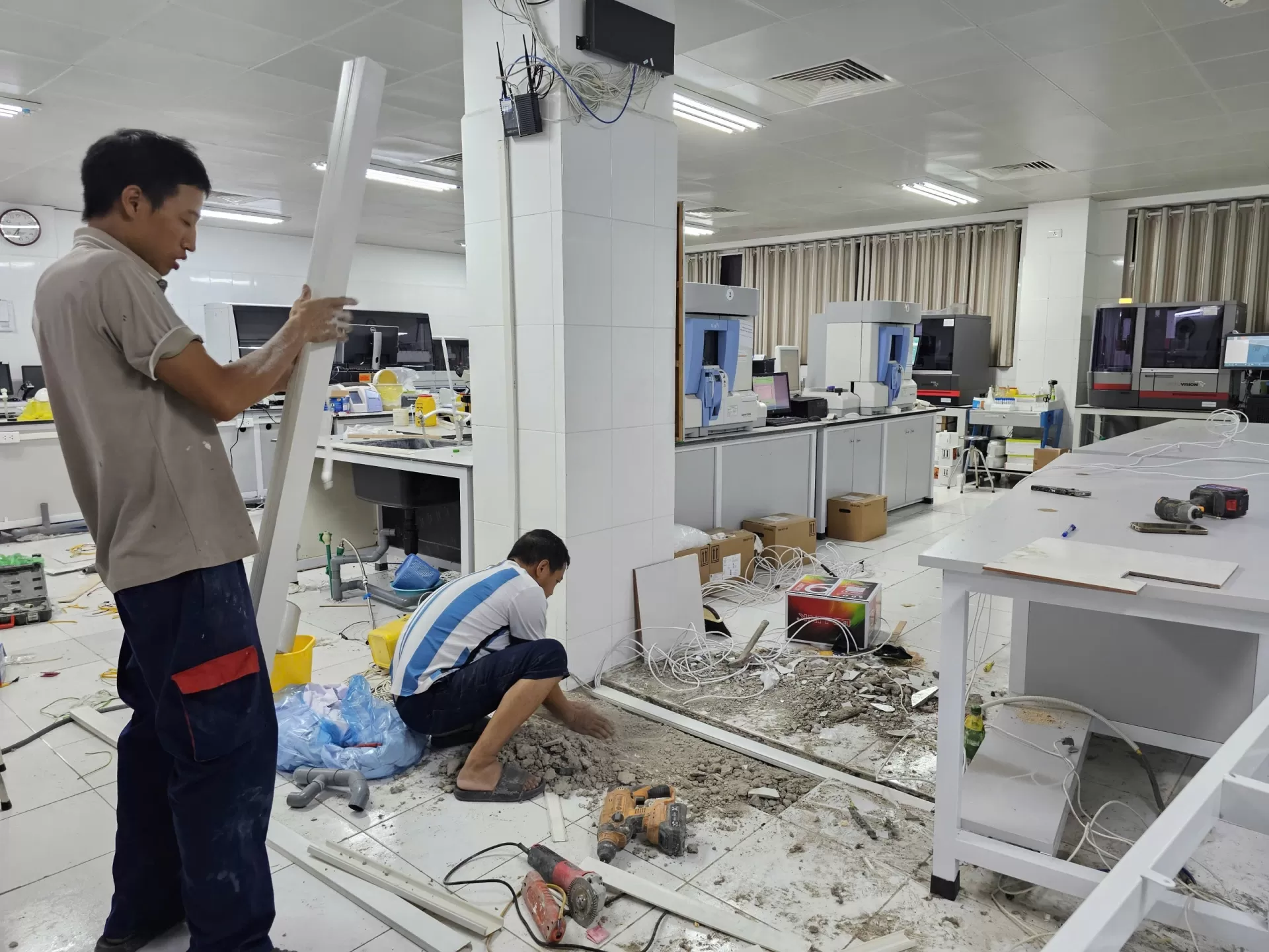 Thi công lắp đặt nội thất khoa xét nghiệm, bệnh viện Việt Đức