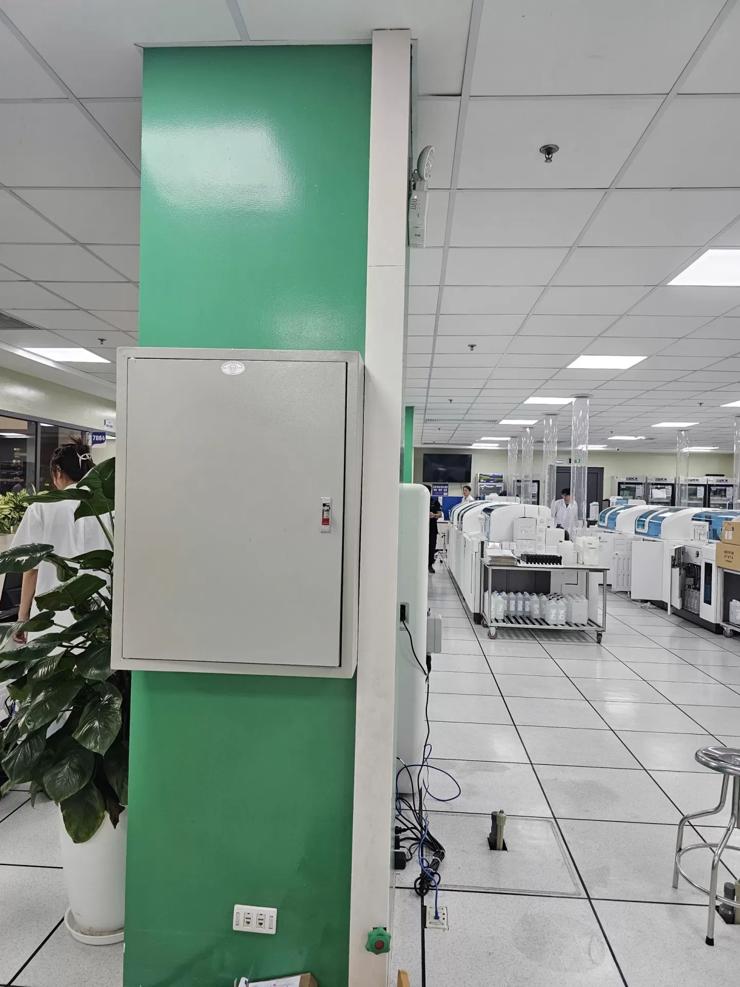 Lắp đặt máy nén khí, hệ lọc nước RO, bv Đại Học Y Hà Nội