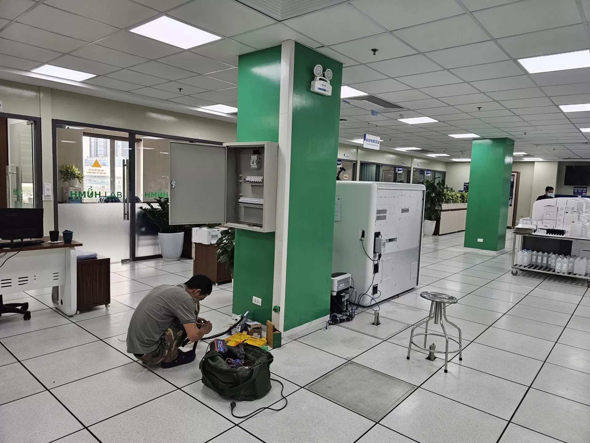 Lắp đặt máy nén khí, hệ lọc nước RO, bv Đại Học Y Hà Nội