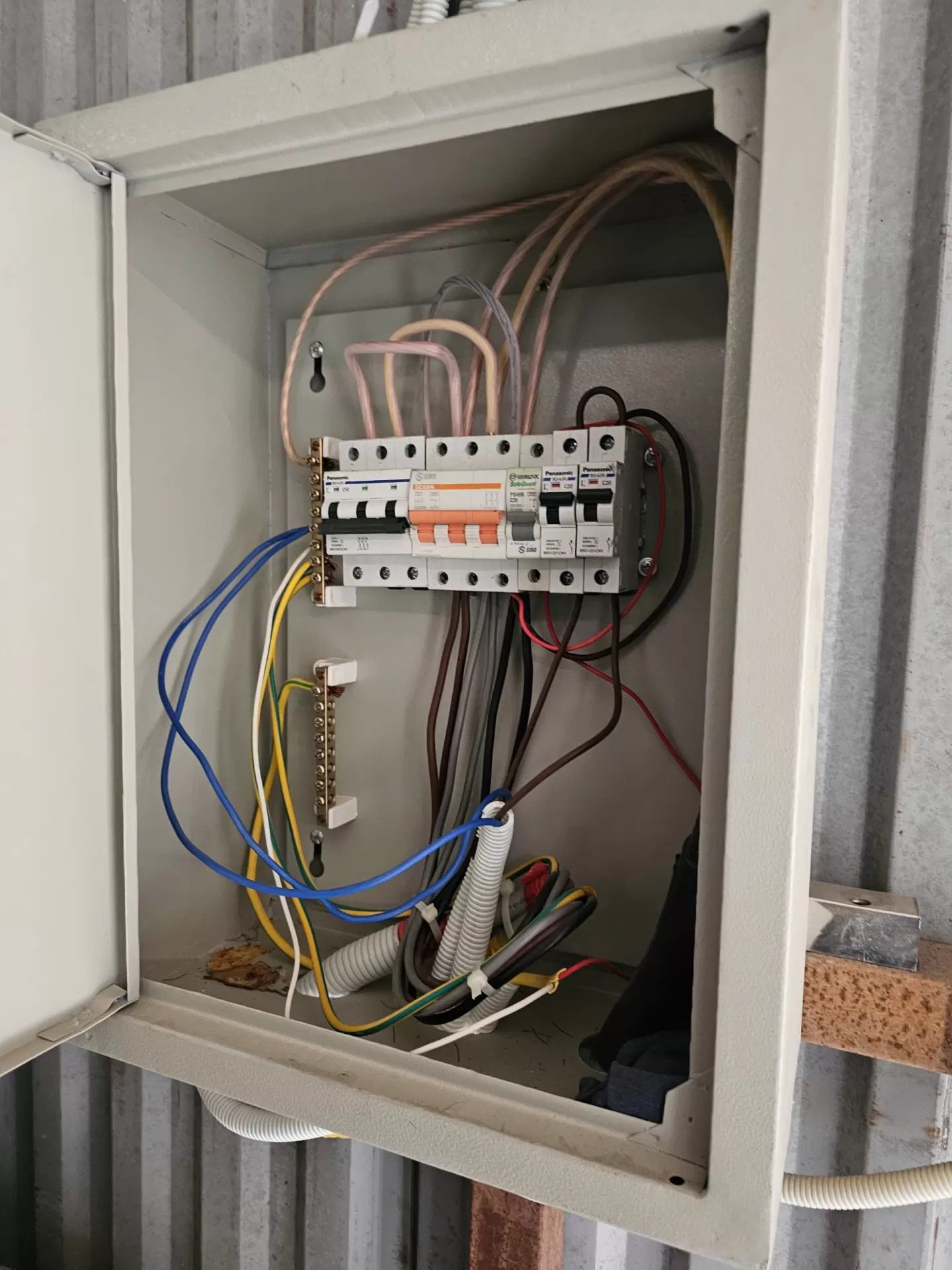 Lắp đặt máy nén khí, hệ lọc nước RO, bv Đại Học Y Hà Nội