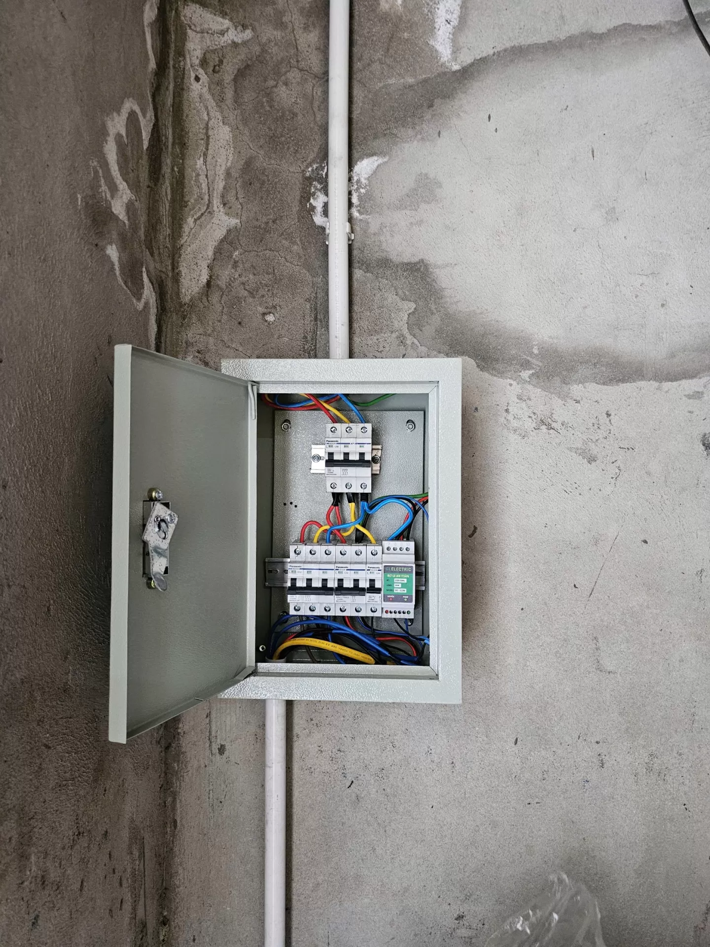 Thi công cải tạo, sửa chữa, lắp đặt thiết bị, máy nén khí. Bv Trung Ương Huế