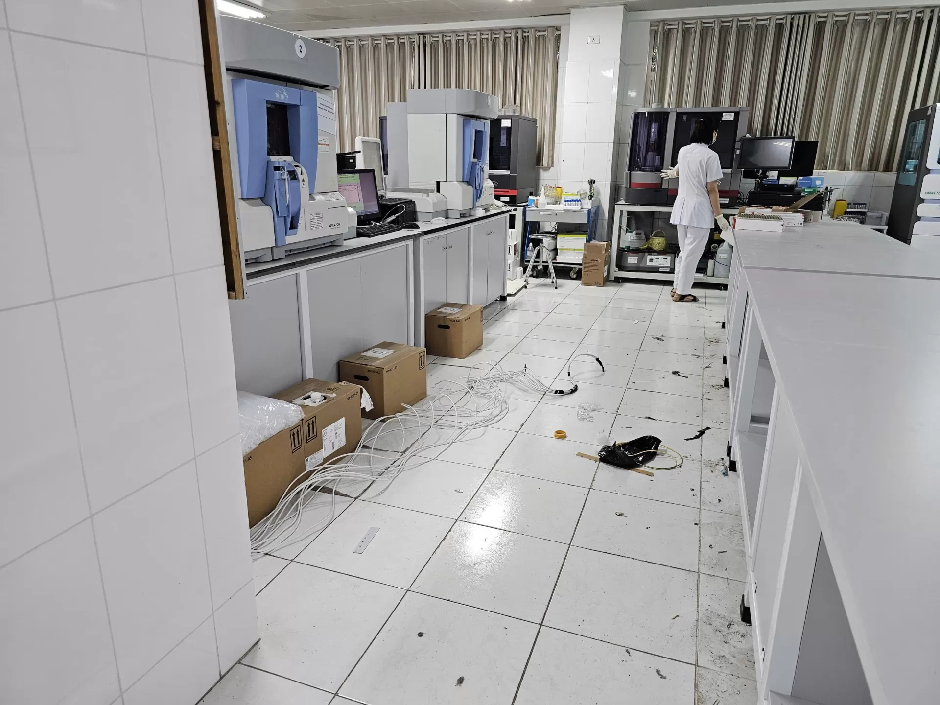 Thi công lắp đặt nội thất khoa xét nghiệm, bệnh viện Việt Đức