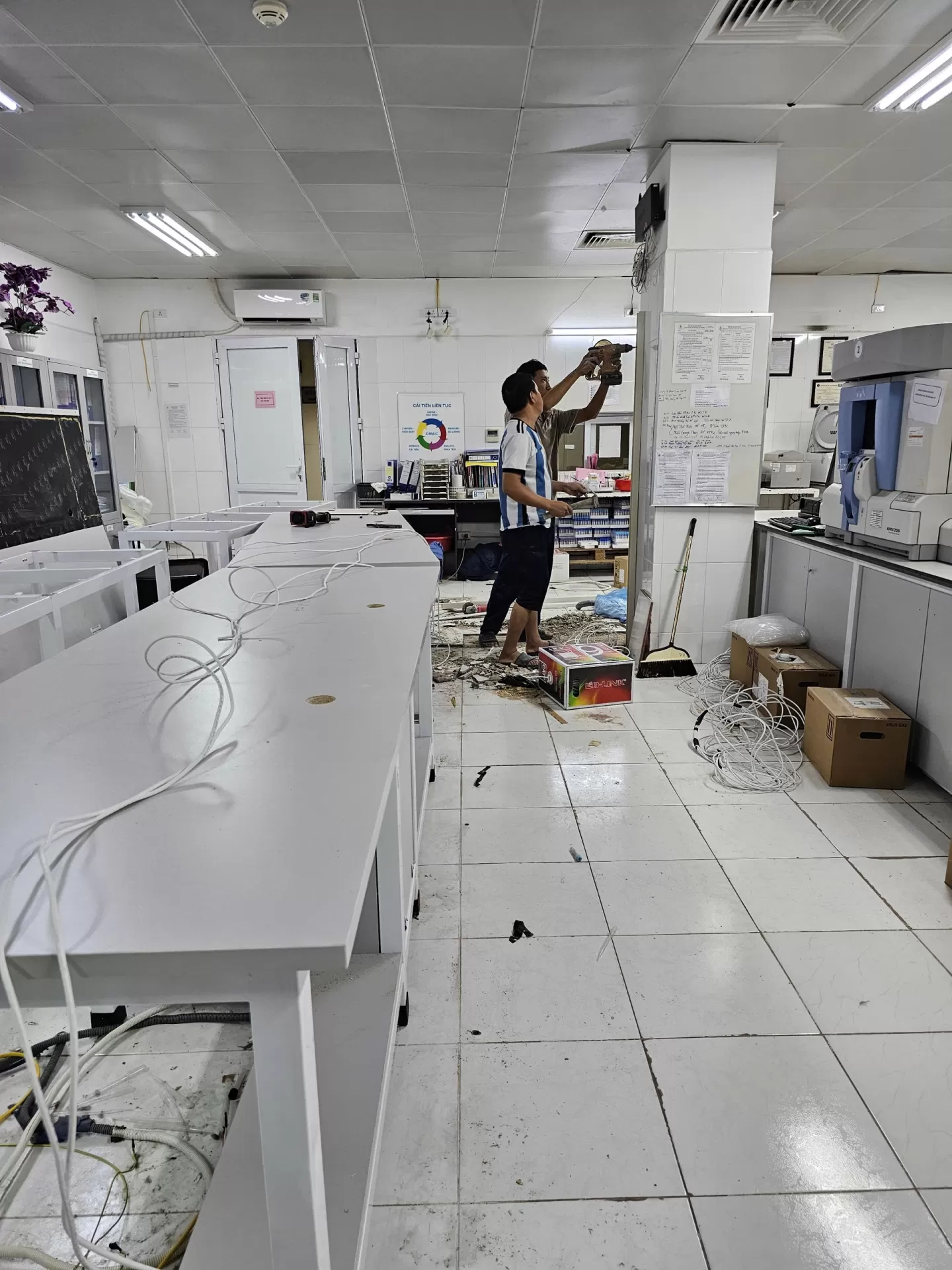 Thi công lắp đặt nội thất khoa xét nghiệm, bệnh viện Việt Đức